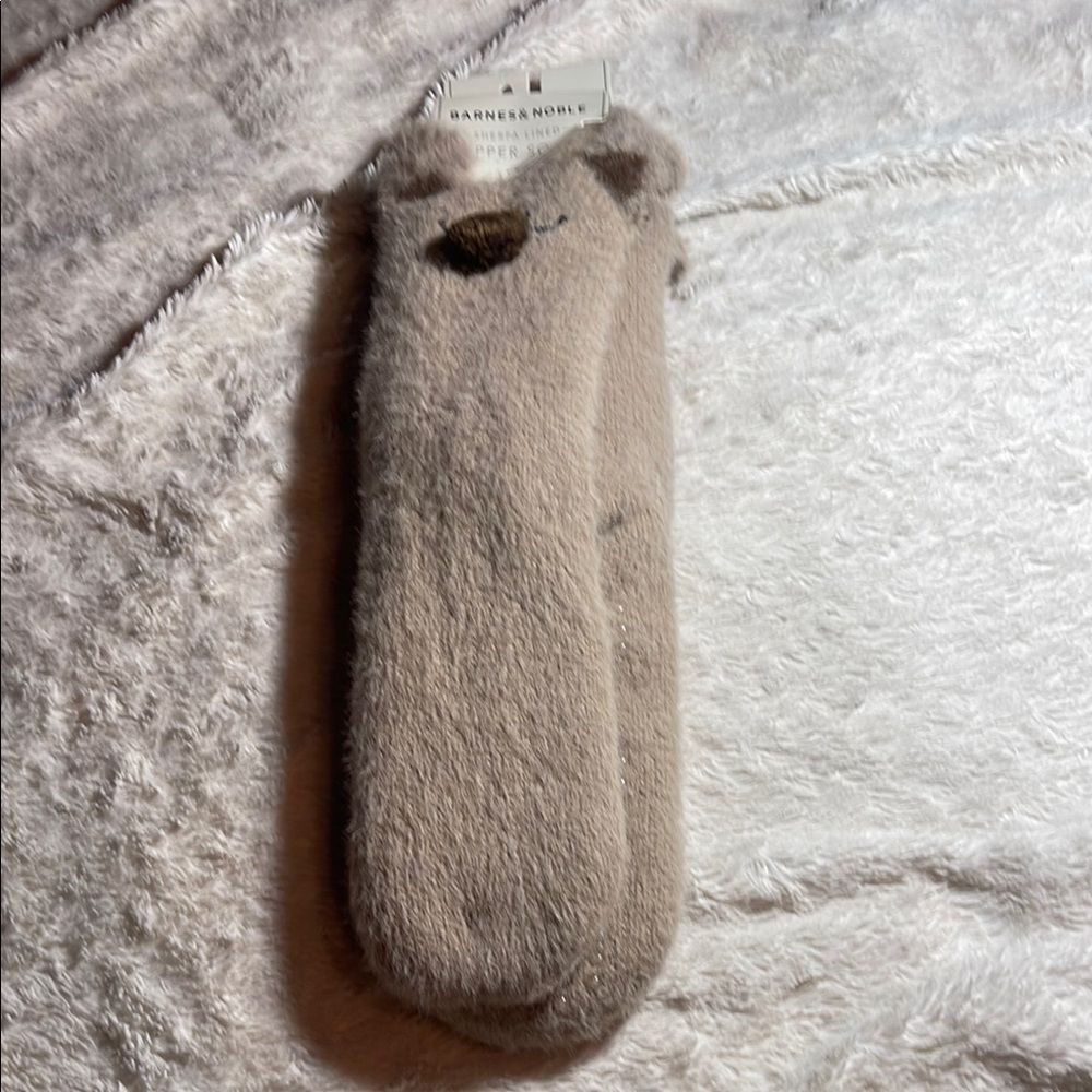 NWT Barnes & Noble sherpa  lined slipper socks